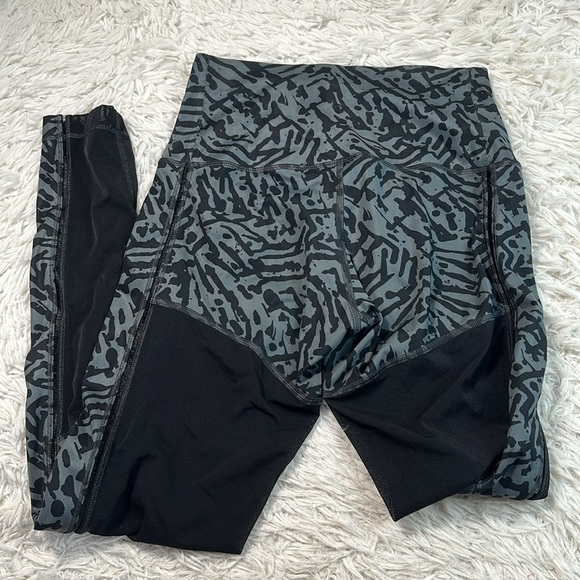 🔥$SALE$🔥 Lululemon Hot To Street Pant Biggie Brushed Animal Coal Black / Black - Picture 3 of 6